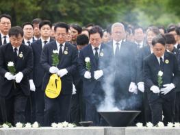 박완수 경남도지사, 노무현 대통령 서거 16주기 추도식 참석 기사 이미지