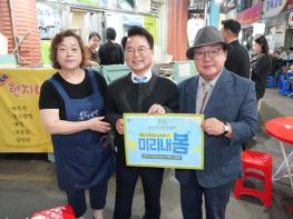 야시장에 모여라! 춘천, 전통시장 살리는 주말 밤의 활력 기사 이미지