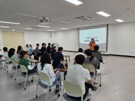 군위군, 공무원 대상 심폐소생술 및 자동심장충격기 교육 성료 기사 이미지