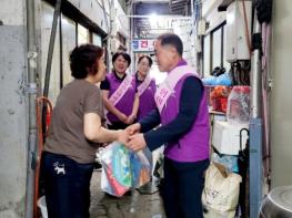 대구 남구 봉덕3동 우리동네해결사,  주거취약계층에 ‘여름나기 키트’ 전달 기사 이미지
