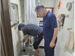구리시 인창동지역사회보장협의체, 주거 취약계층 대상 집수리 및 안전점검 실시 기사 이미지