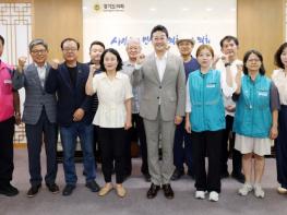 경기도의회 김진경 의장, 학교급식 관련 시민단체와 정담회 가져 “학교급식 식재료 구매 지침 변경, 충분한 사회적 합의 필요해” 기사 이미지