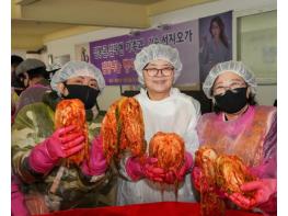 이순희 강북구청장, 장애인단체총연합회 '김장나눔 봉사' 참여… '지역의 따뜻한 연대 확인' 기사 이미지