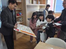 철원군 도창초등학교 “2025년 알뜰바자회 수익금 ” 철원군에 기탁 기사 이미지