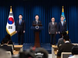 이재명 대통령 '민주주의 등불 밝혀준 국민과 '빛의 혁명' 반드시 완수' 기사 이미지