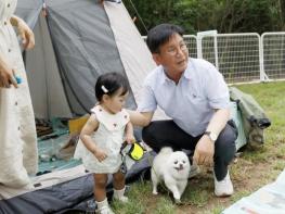 새 가족 찾는 유기견, 마포반려동물캠핑장에서 특별한 하루 기사 이미지