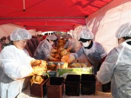 부산 동래구, 동래구여성단체협의회와 롯데백화점 동래점이 함께하는 ‘2025년 이웃돕기 김장 나누기 행사’ 개최 기사 이미지