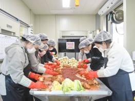 청도군정신건강복지센터, 직업재활농작물로 ‘따뜻한 김장 나눔 행사’ 진행 기사 이미지