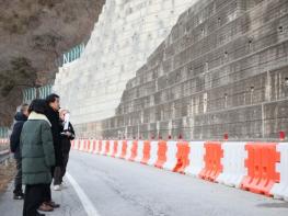보은 두평지구 사면 보강공사 완료…지방도 575호선 양방향 통행 재개 기사 이미지