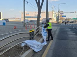 김포시, 강풍 대비 위험 광고물 긴급 정비… 시민 안전 확보 총력 기사 이미지