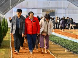 속초시 꽃묘장 맨발 황톳길 ‘인기’ 기사 이미지