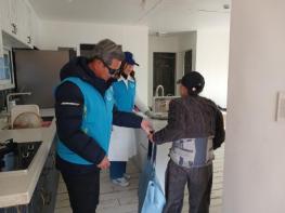 구례군 동절기 1인 가구 대상 안부 확인 꾸러미 전달 기사 이미지