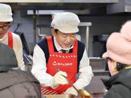 김찬진 동구청장, 동구노인복지관 경로식당서 ‘사랑의 배식 나눔’ 진행 기사 이미지