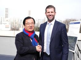 ‘트럼프 대통령 차남’ 에릭 트럼프, 하남 방문… 이현재 시장 현장 안내 기사 이미지