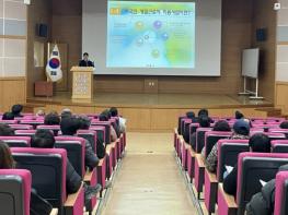 안전한 계절근로의 힘찬 시작! 영천시, 외국인 계절근로자 참여 농가주 교육 실시  기사 이미지