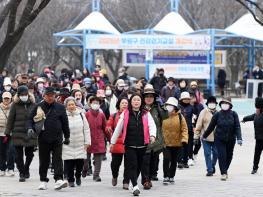 부평구보건소, 건강걷기교실 개강…굴포천생태하천 등 6개 코스 운영 기사 이미지