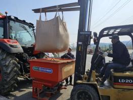 예천군, 2026년 토양개량제 공급 및 공동살포 본격 추진 기사 이미지