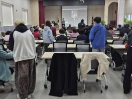 용인특례시 기흥구, 시니어와 청소년이 함께하는 스마트폰 활용 멘토링 교육 기사 이미지