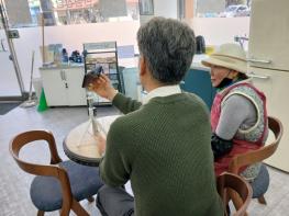 시장 안에서 행정을 잇다…홍천 이음터, 소상공인 곁 지키는 현장 해결사 기사 이미지