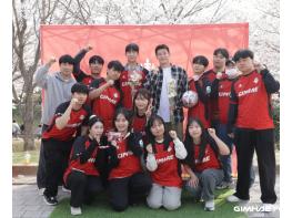활짝 핀 벚꽃 아래 축구 열기 가득! ‘김해FC2008 팬즈데이’ 통해 지역 밀착 행보 기사 이미지