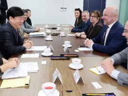 폴란드 제슈프시 대표단, 국제 우호 교류 및 산업 시찰 위해 전주 방문 기사 이미지