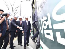 대전시의회, 국내 최초 3칸 굴절차량 시험운행 현장 점검 기사 이미지