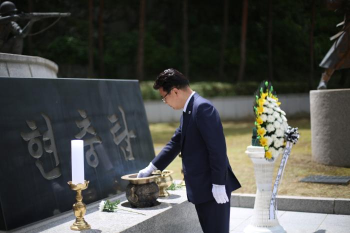 김원기 의정부시장 당선인, 첫 공식 일정으로 현충탑 참배