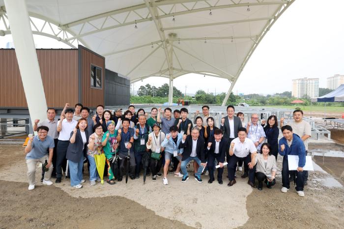 지영일 경기도의원, 용인 기흥호수 야외무대 공연장 설치 현장점검…“문화·휴식·자연이 어우러지는 수변공간 조성에 최선 다할 것”