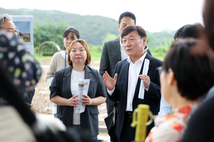 남종섭 의장, 준공 앞둔 기흥호수공원 야외무대 현장점검  “주민 바람 담은 문화 공간, 차질 없는 완공 챙기겠다”