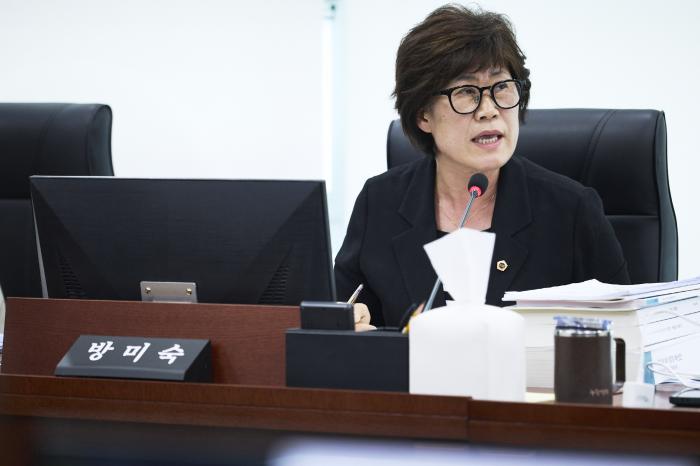 축하 대신 삭감…사회복지사 피눈물로 얼룩진 ‘사회복지의 날’  방미숙 의원 “웰빙보조비 사업, 한시사업 이유로 현장 호응 높은 복지사업 접어선 안 돼”