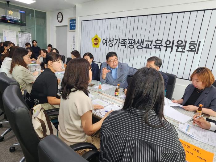 경기도의회 김진명 의원, “학교사회복지사는 학생 곁 전문인력...처우개선 및 안정적 지원체계 필요”