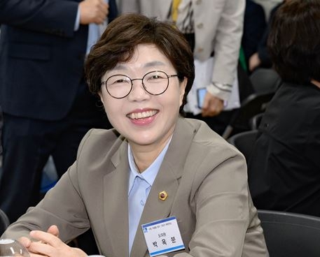 박옥분 의원,  “어린이 건강과일 지키고 비예산·저예산 대안도 발굴해야”   