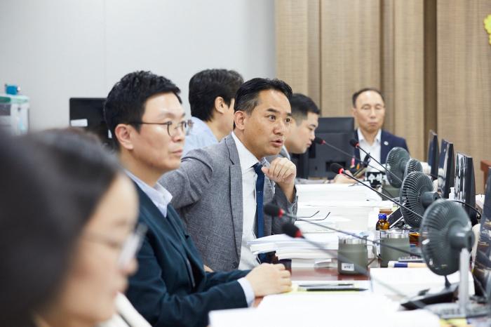 송규근 경기도의원, “일괄 삭감 맞추려 멀쩡한 사업 축소”… 베이비부머 사회공헌활동 예산 감액 질타