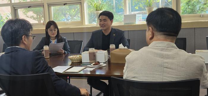 김영훈 경기도의원, 반송고 현장 점검  …“운영방식에 따라 학교 시설 차이 생겨선 안돼”