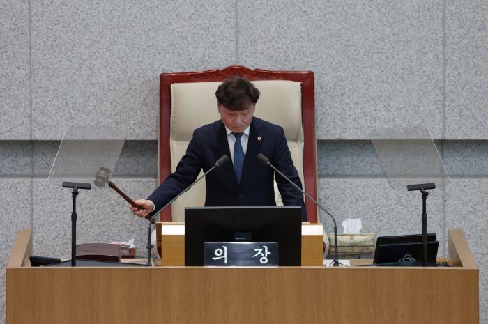 남종섭 의장, 추경 심의 위해 본회의 정회 …  “집행부, 기존 판단만 고수해선 안 돼…입장 재검토해야”