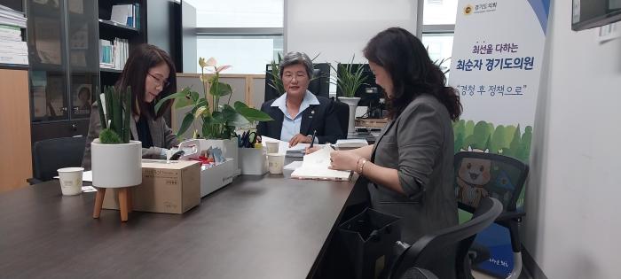 최순자 경기도의원, 경기육아정책 연구팀과 ‘경기도형 부모교육’ 정책 논의