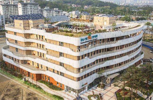 강남구립행복요양병원, 치매전문병동 본격 운영…중증 치매 통합치료 강화 기사 이미지