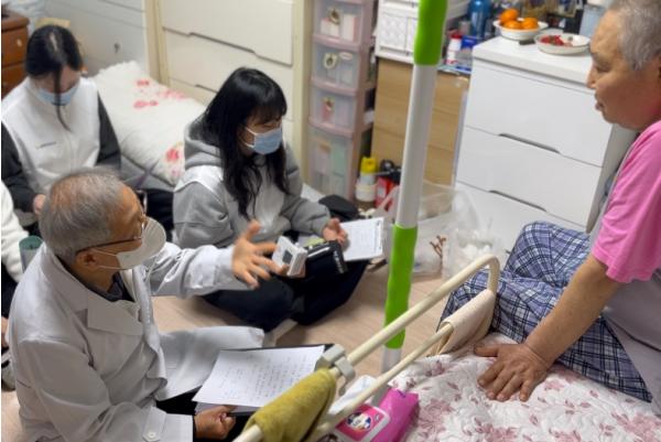 '병원 대신 집에서'... 금천구, 건강장수센터 다학제팀 지역사회 통합돌봄 강화 기사 이미지