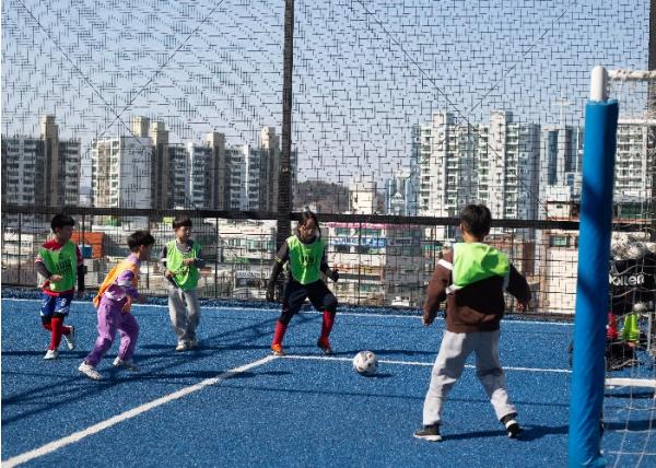 스포츠로 ‘벽’ 허문다! 달성군, 글로벌 어린이 스포츠 교실 개강  기사 이미지