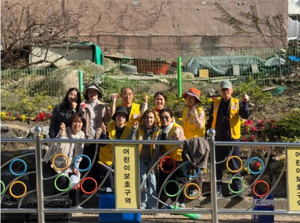 부산 북구 화명2동 적십자봉사회, 4월 도시환경정비 활동 실시 기사 이미지