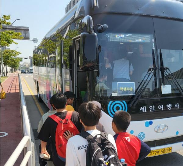 도봉구, 초‧중학교 창의체험 활동 위해 45인승 버스 지원 기사 이미지