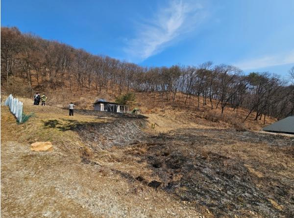 '작은 불씨가 대형 산불로' 홍천군, 산림 인접지 불법 소각 집중 단속 기사 이미지