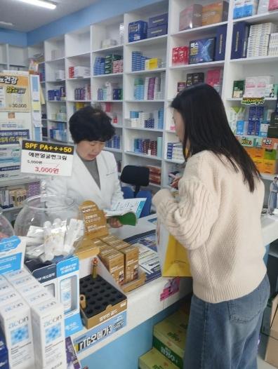 치매환자 가까이에서 돕는 약국들...대구 남구, 치매안심약국 운영 실태 점검 마쳐 기사 이미지