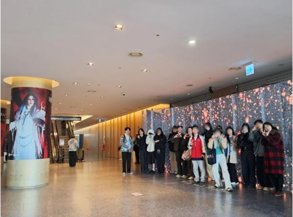 미추홀구, 학교 밖 청소년과 뮤지컬 관람... ‘성장 동기 강화’ 나서 기사 이미지