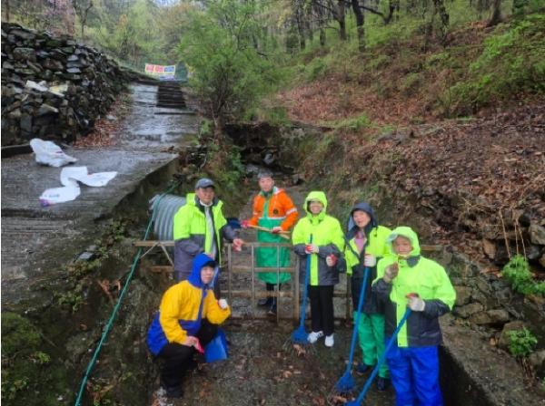 부산 북구 만덕2동 호우 대비 토사유실 방지망 환경정비 실시 기사 이미지