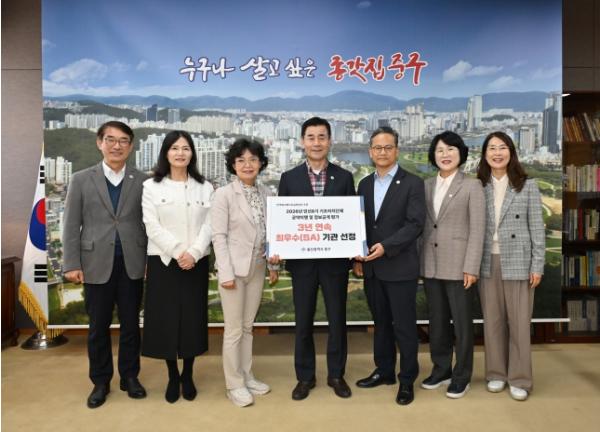 중구, 전국 기초단체장 공약이행 및 정보공개 평가 3년 연속 ‘최우수(SA)’ 등급 획득 기사 이미지