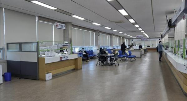 청주시 차량등록사업소, 민원실 '봄맞이 새단장' 완료 기사 이미지