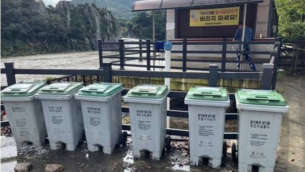 충주시, '음식물쓰레기 거점수거용기 세척사업' 실시 기사 이미지
