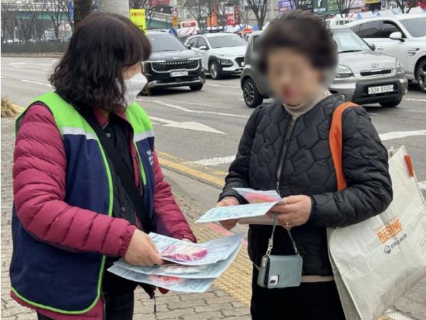 시흥시 '누구나 돌봄' 누구나 쉽게 알도록…이동복지상담소 활용한 홍보 활동 강화 기사 이미지