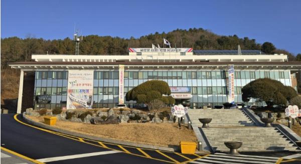 홍천군, 안전한 교통환경 조성 위해 시가지 차선 도색 실시 기사 이미지